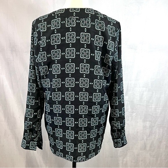 Ann Taylor long sleeve vneck aqua print blouse top size medium - Picture 4 of 6